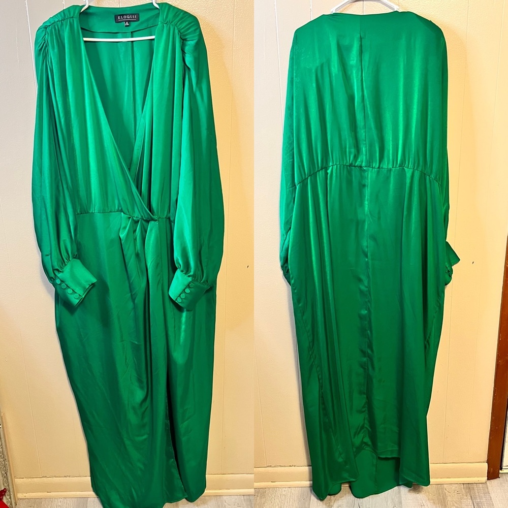 Eloquii green wrapesque dress perfect for holidays!  Size 28.